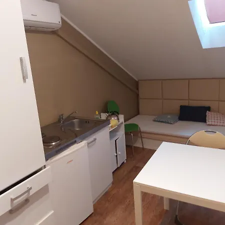 ゲストハウス Studio Apartman Luna 1 ツリクヴェニツァ