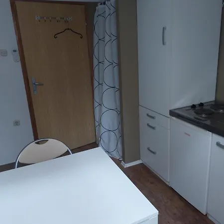Studio Apartman Luna 1 *